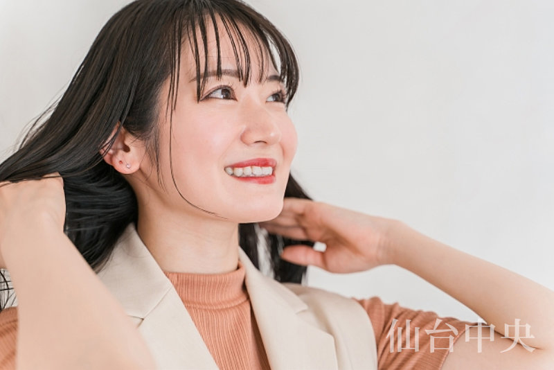 髪の毛が痩せてきた為に薄毛治療を開始して喜ぶ女性