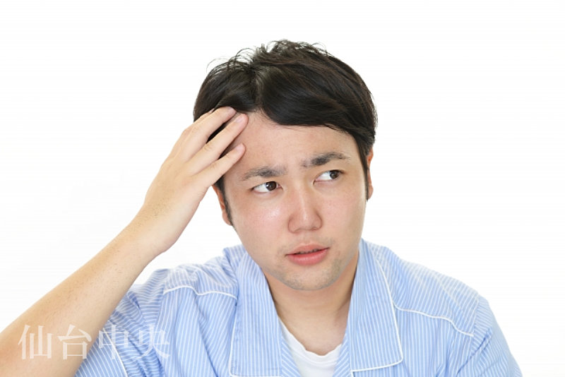 若ハゲに悩む男性